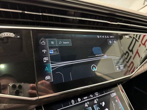 Used 2022 Audi Q8 Premium Plus image 25