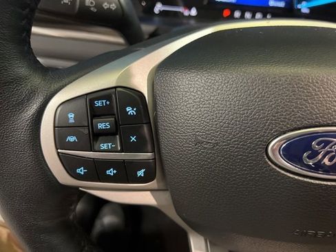 Used 2022 Ford Explorer Limited image 45