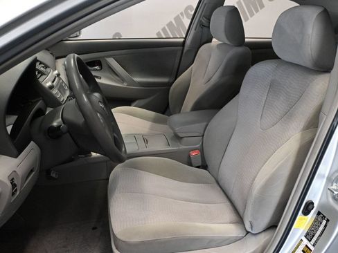 Used 2011 Toyota Camry LE FWD image 10
