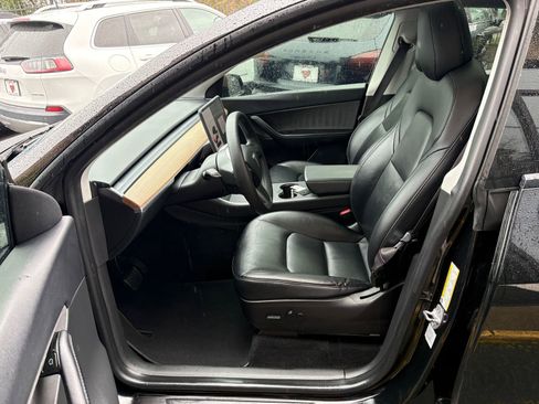 Used 2020 Tesla Model Y Long Range image 9