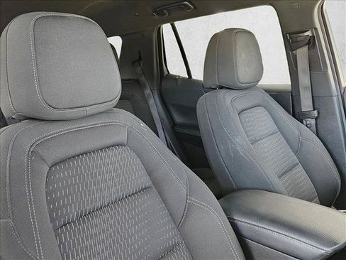 Used 2025 Chevrolet Equinox LT w/ Safety and Technology Package FWD image 18