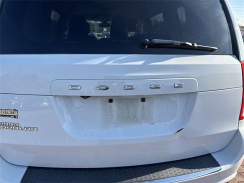 Used 2019 Dodge Grand Caravan SE image 9