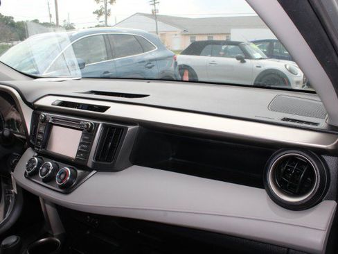 Used 2015 Toyota RAV4 LE FWD image 21