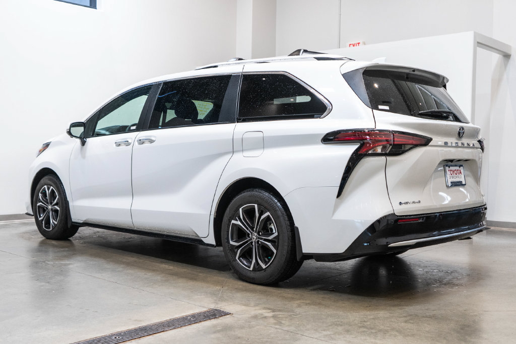 Certified 2026 Toyota Sienna Platinum AWD/4WD image 7
