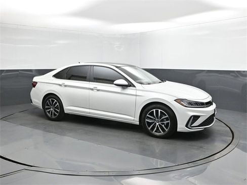 New 2026 Volkswagen Jetta SE image 17