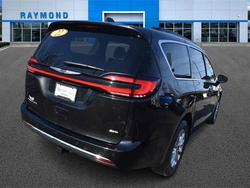 Used 2022 Chrysler Pacifica Touring-L image 3