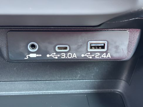 Used 2024 Subaru Crosstrek 2.5i Limited AWD/4WD image 18