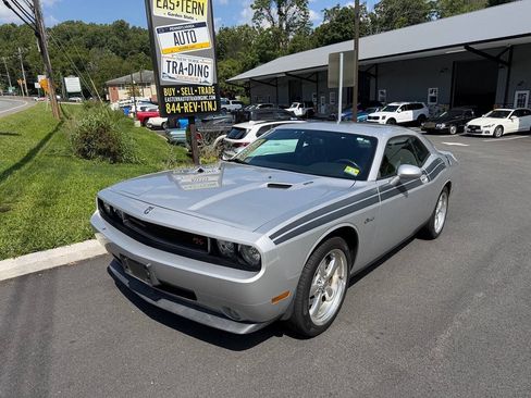 Used 2010 Dodge Challenger R/T RWD image 2