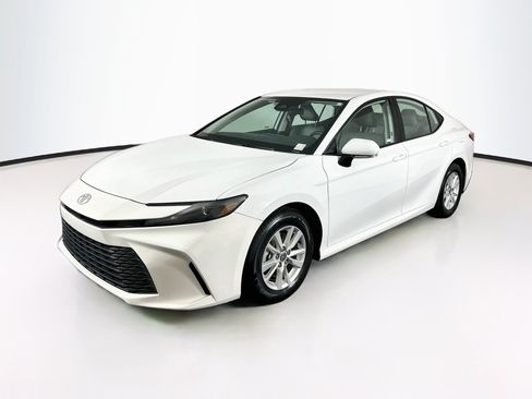 Used 2025 Toyota Camry LE FWD image 3