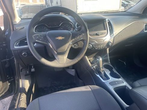 Used 2018 Chevrolet Cruze LT w/ Convenience Package image 19