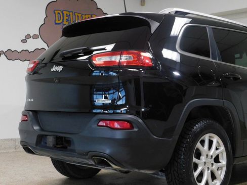 Used 2017 Jeep Cherokee Latitude w/ Comfort & Convenience Group image 85