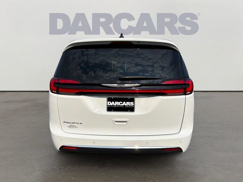 Used 2025 Chrysler Pacifica Select FWD image 6