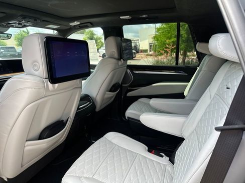 New 2026 Cadillac Escalade Platinum Sport w/ LPO, ONYX Package AWD/4WD image 39