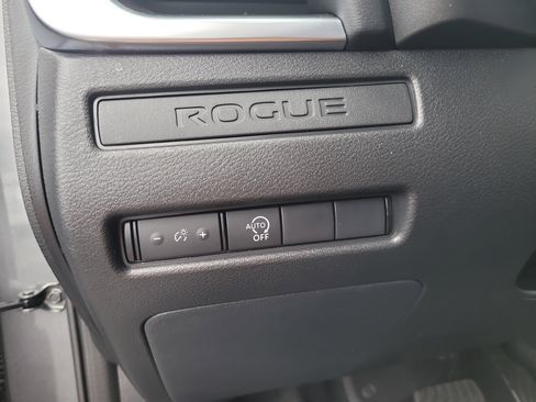 Used 2025 Nissan Rogue S image 31