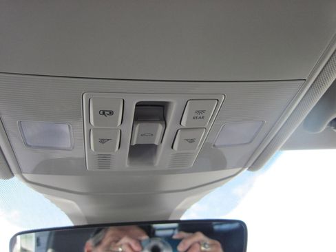 Used 2024 Volkswagen Jetta SE image 15