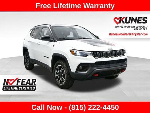 Used 2025 Jeep Compass Trailhawk image 1