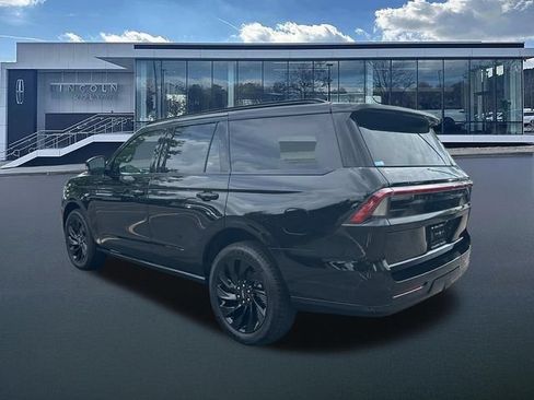 New 2026 Lincoln Navigator Reserve w/ Jet Appearance Package AWD/4WD image 5