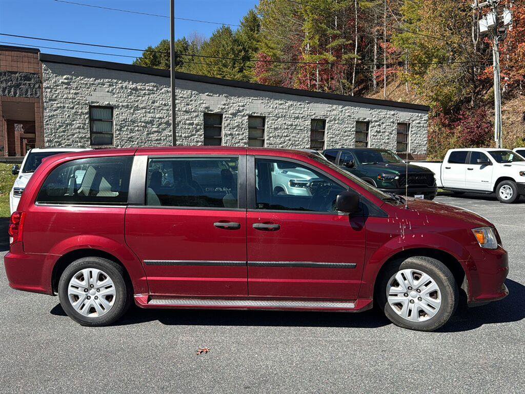 Used 2015 Dodge Grand Caravan American Value Package w/ UConnect Hands-Free Group FWD image 3