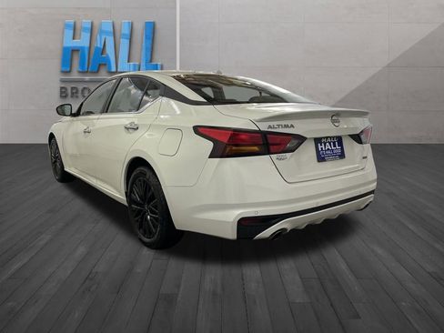 Used 2025 Nissan Altima 2.5 SV w/ SV Special Edition Package image 3