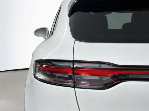 Used 2025 Porsche Macan S AWD/4WD image 16