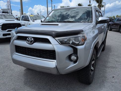 Used 2018 Toyota 4Runner TRD Off-Road Premium AWD/4WD image 9
