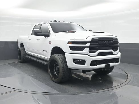Used 2025 RAM 2500 Laramie AWD/4WD image 8