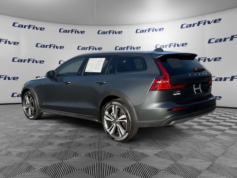 Used 2025 Volvo V60 B5 Cross Country Plus image 3