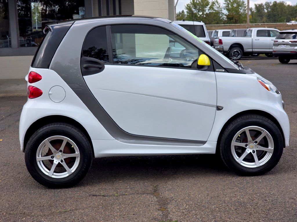 Used 2014 smart fortwo passion RWD image 27
