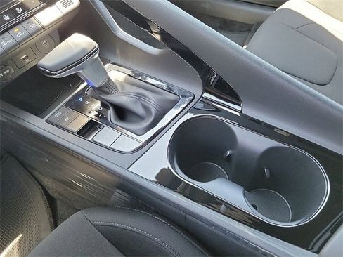 New 2025 Hyundai Elantra SEL image 12
