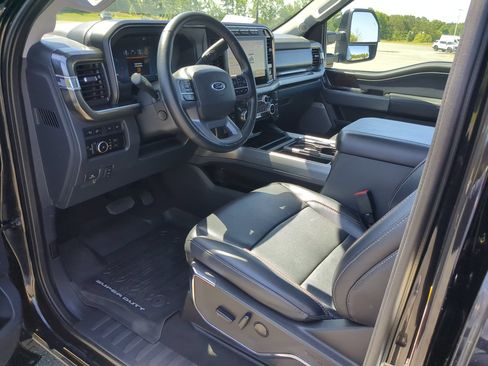 Certified 2023 Ford F250 Lariat w/ Lariat Ultimate Package AWD/4WD image 17