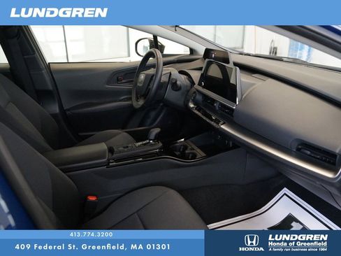 Used 2024 Toyota Prius LE FWD image 29