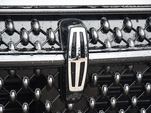 Used 2026 Lincoln Nautilus Premier w/ Jet Appearance Package image 36