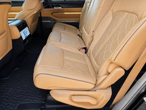 Used 2024 Jeep Grand Wagoneer L Series III w/ Rear Seat Video Group 1 AWD/4WD image 32