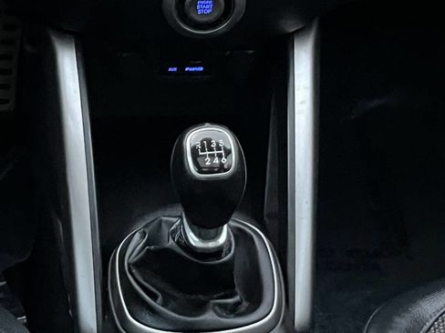 Used 2012 Hyundai Veloster w/ Style Pkg image 15