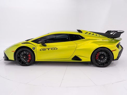 Used 2023 Lamborghini Huracan STO RWD image 2