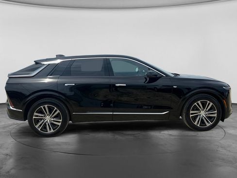 Used 2024 Cadillac Lyriq Luxury AWD/4WD image 11