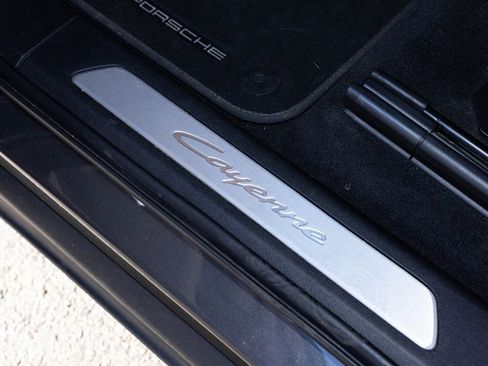 Used 2024 Porsche Cayenne Coupe image 25