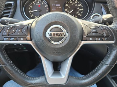Used 2018 Nissan Rogue SV AWD/4WD image 17