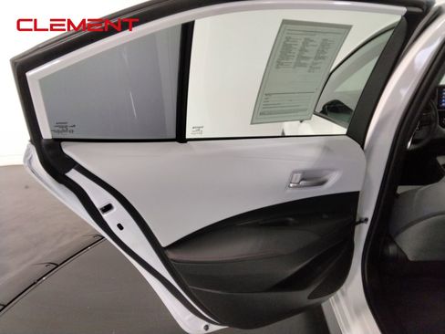 Used 2024 Toyota Corolla SE image 32