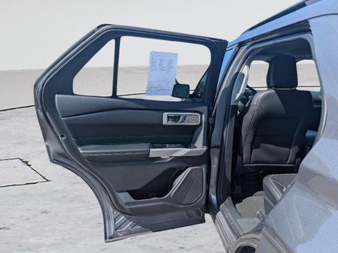 Used 2022 Ford Explorer XLT w/ Equipment Group 202A AWD/4WD image 16