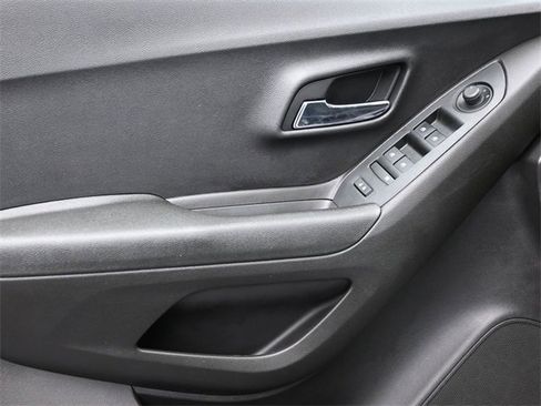 Used 2019 Chevrolet Trax LS image 11