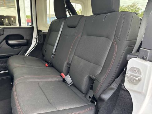 Used 2021 Jeep Wrangler Unlimited Rubicon AWD/4WD image 36