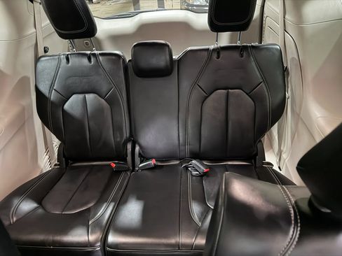 Used 2023 Chrysler Pacifica Touring-L FWD image 30