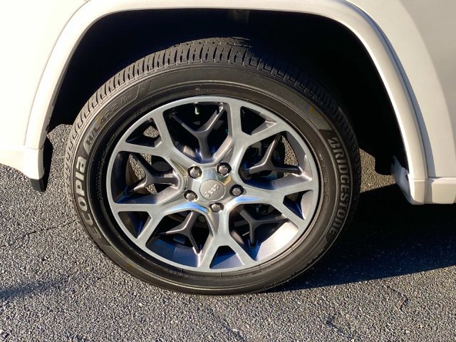 Used 2019 Jeep Grand Cherokee Overland AWD/4WD image 6