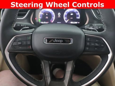 Used 2025 Jeep Grand Cherokee Limited w/ Black Appearance Package image 22