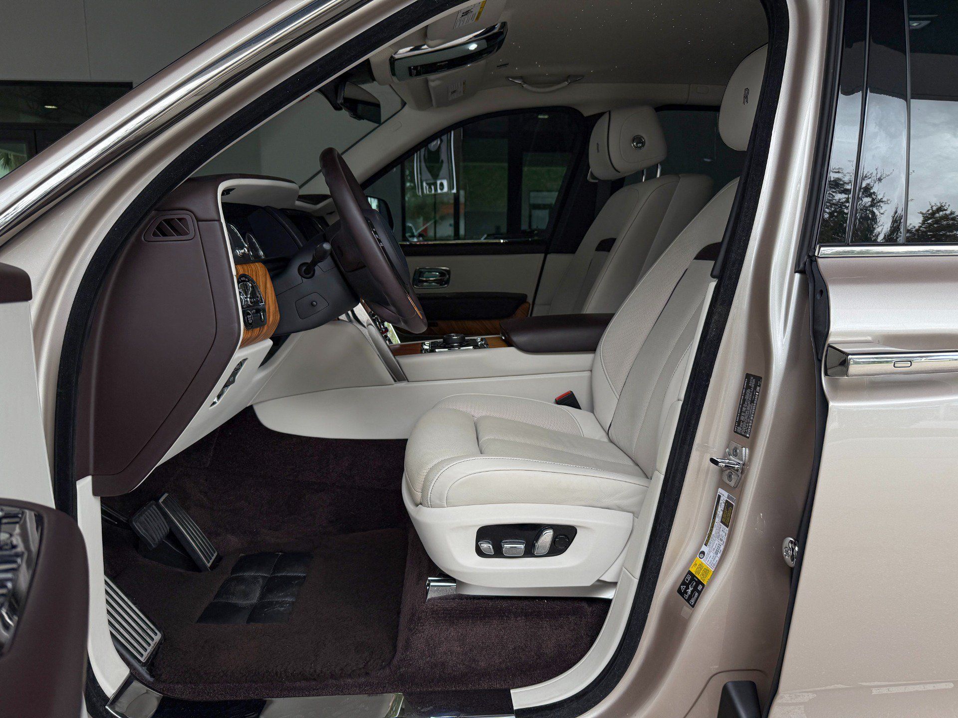 Used 2020 Rolls-Royce Cullinan AWD/4WD image 20