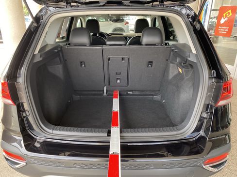 Certified 2023 Volkswagen Taos SE FWD image 17