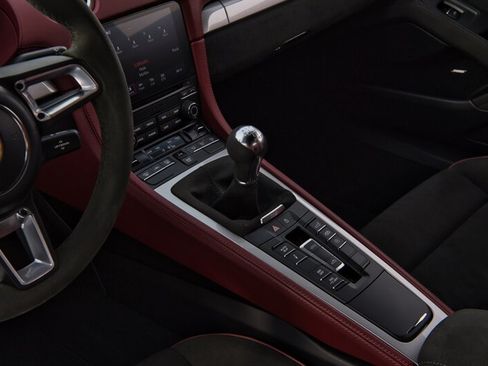Used 2021 Porsche 718 Boxster Spyder RWD image 33