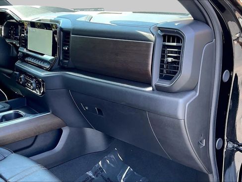 Used 2025 Chevrolet Silverado 1500 High Country w/ Midnight Edition AWD/4WD image 16