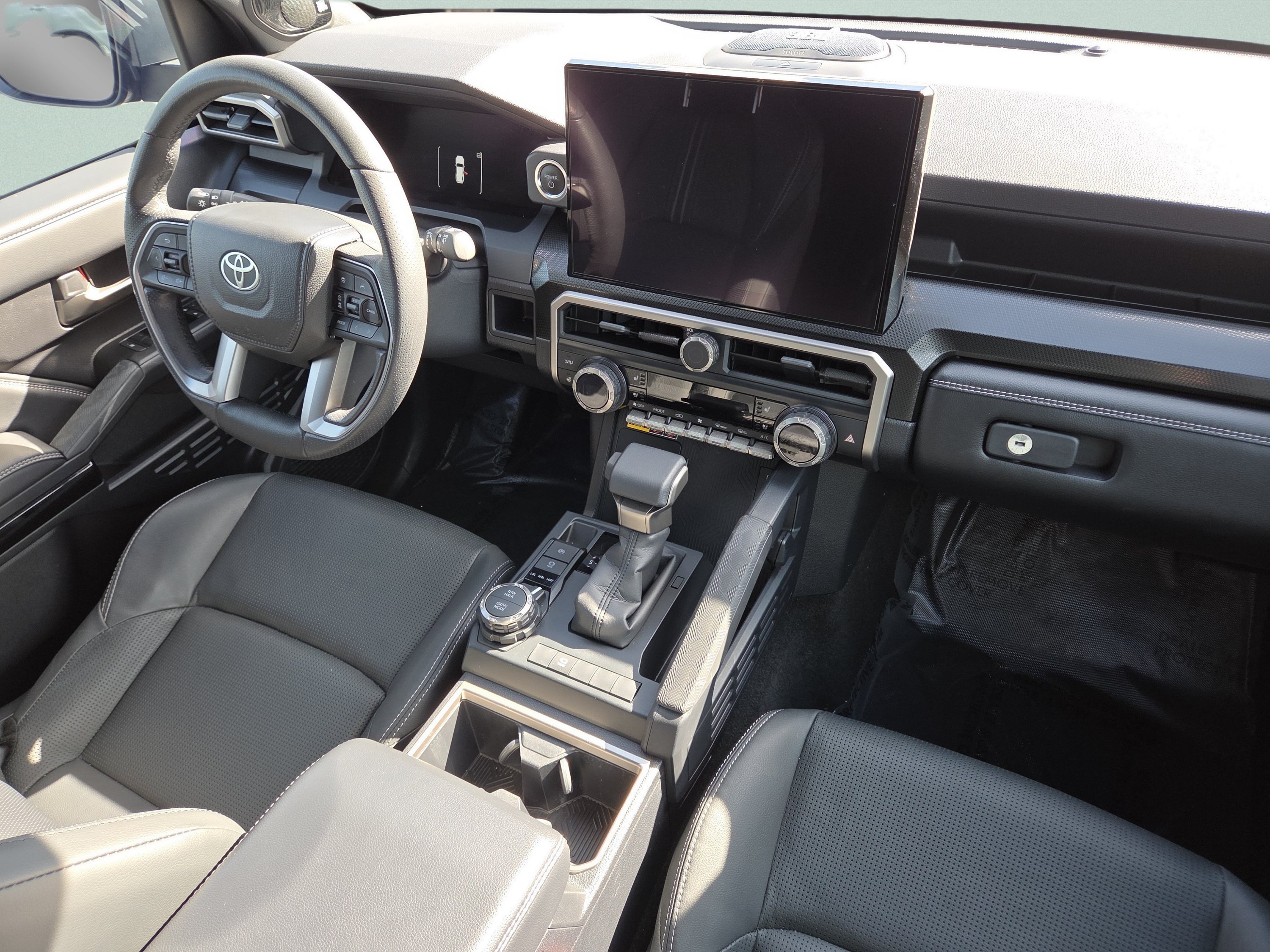 Used 2025 Toyota 4Runner Limited AWD/4WD image 36